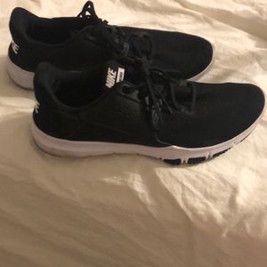 Womens Nike tennis shoe